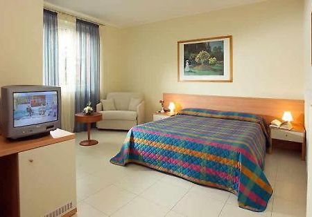 Borgo San Martino Hotel บรา ภายนอก รูปภาพ