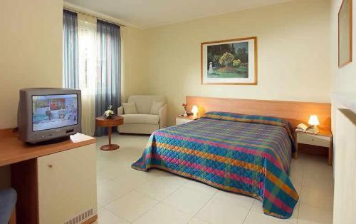 Borgo San Martino Hotel บรา ภายนอก รูปภาพ